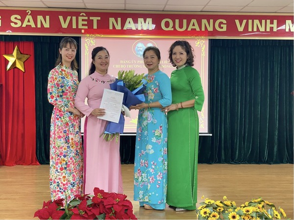 🇻🇳CHI BỘ TRƯỜNG MN ĐỐNG ĐA TỔ CHỨC LỄ KẾT NẠP ĐẢNG CHO QUẦN CHÚNG ƯU TÚ🇻🇳