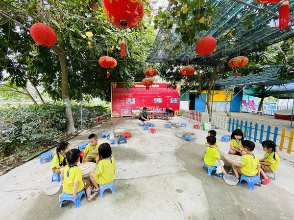 BÉ ĐI THAM QUAN TRẢI NGHIỆM TẠI TRANG TRẠI HẢI ĐĂNG 