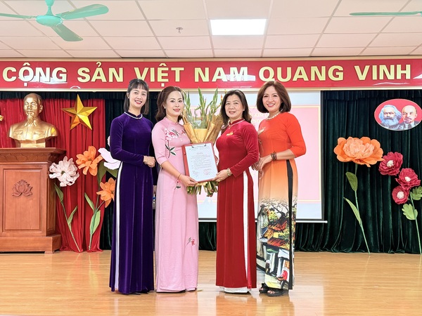 LỄ KẾT NẠP ĐẢNG VIÊN MỚI – DẤU MỐC TỰ HÀO