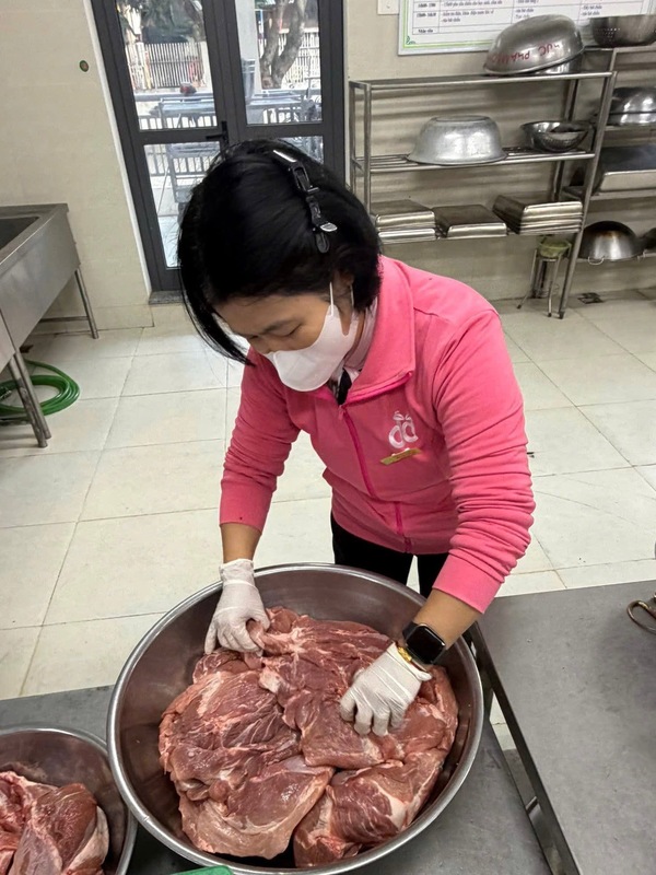 TRƯỜNG MẦM NON ĐỐNG ĐA ĐẨY MẠNH CÔNG KHAI NGUỒN GỐC THỰC PHẨM – BẢO ĐẢM AN TOÀN BỮA ĂN CHO TRẺ