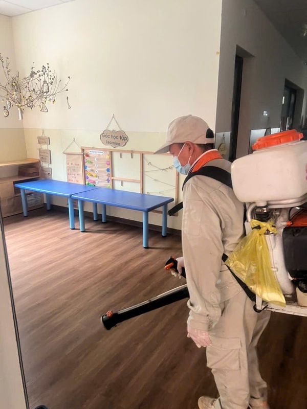 TRƯỜNG MẦM NON ĐỐNG ĐA PHỐI HỢP CÙNG TRẠM Y TẾ PHƯỜNG KIM LIÊN TỔ CHỨC PHUN KHỬ KHUẨN – BẢO VỆ SỨC KHỎE TRẺ EM